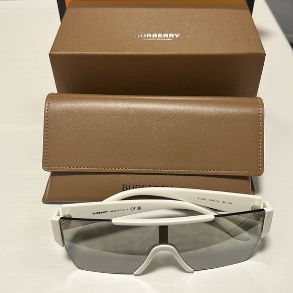 Burberry Logo Reflection Glasses - Picture 1 of 4